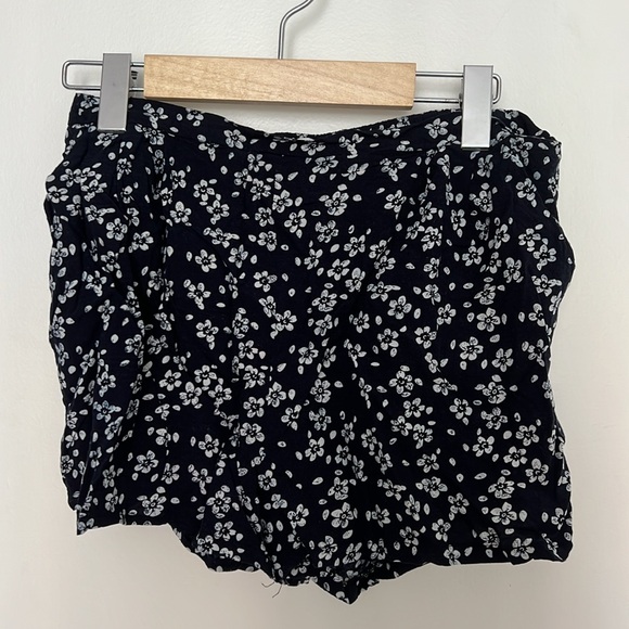 Tank & Shorts Set - Picture 4 of 4